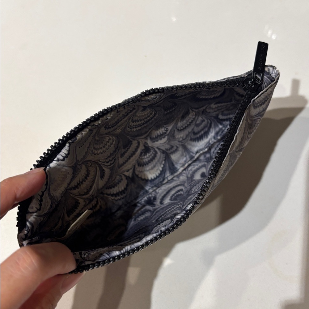 🆓Add-On✨Holts Feather Pattern Pouch - Picture 5 of 5